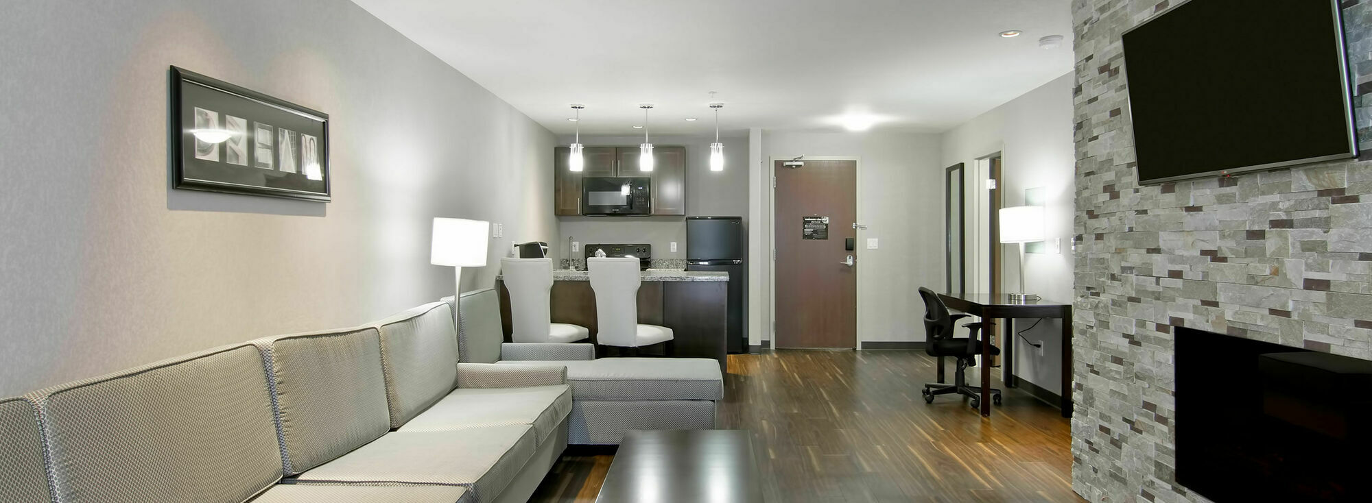 Home Inn & Suites Regina Airport Exterior foto